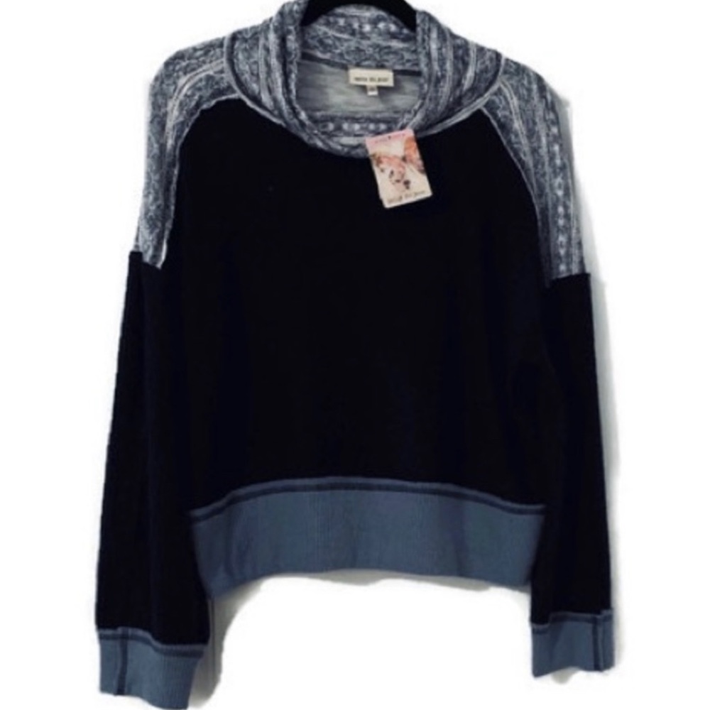 NWT Large belle du jour Soft Knit Sweater